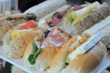 Luxe belegde broodjes lunch verzorging Catering van t Hooge