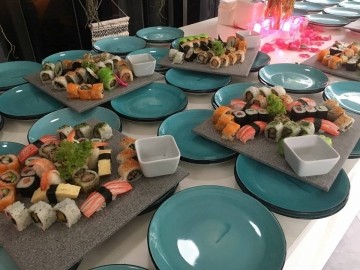 Catering van 't Hooge party catering hapjes sushi