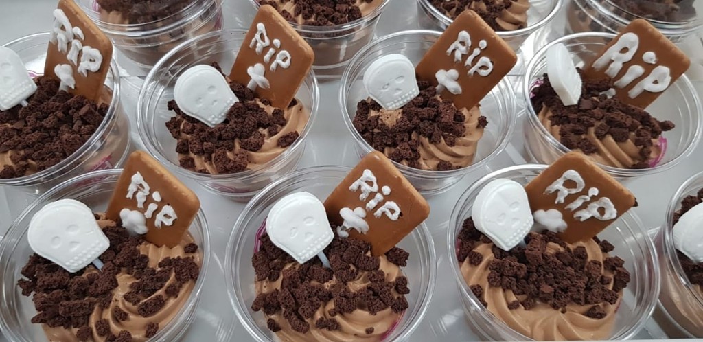 Graf-chocoladepudding themaweek halloween bedrijfsrestaurant Catering van 't Hooge